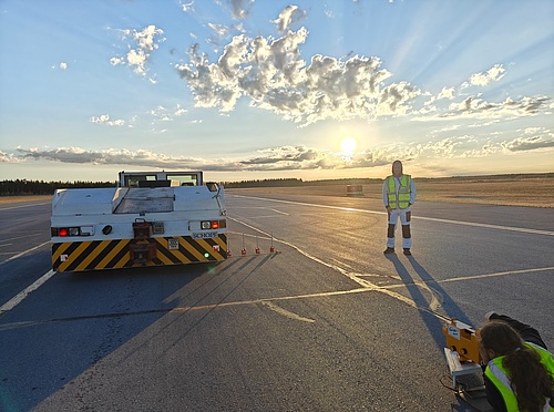 Aeroproekt provel obsledovanie pokrytij aerodroma 4.jpg